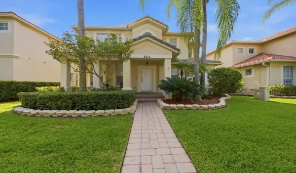 8212 Calterra Dr, PBG