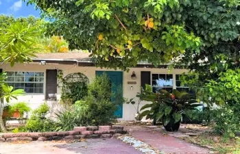 Charming 3 Bedroom/2Bath w/Fabulous Yard