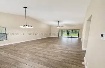 Living Virtual Staged
