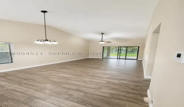 Living Virtual Staged