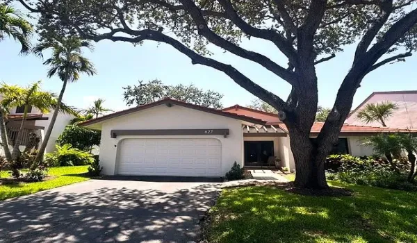 The Front 627 Hollows Circle