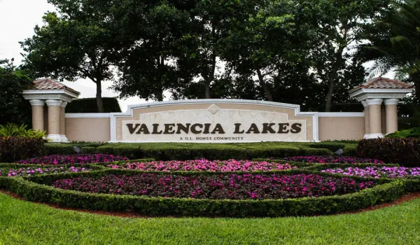 Valencia-Lakes-Entrance-reduced