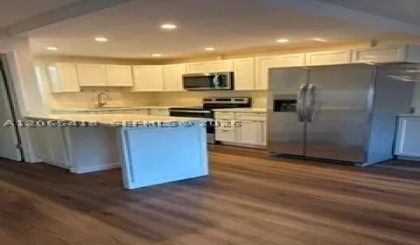 Beautiful Totally remodeled kitchen with breakfast bar