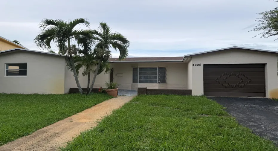 4200 house