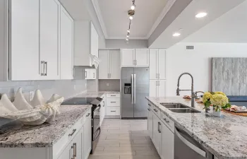 411 Bay Colony Dr N-14