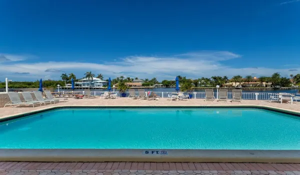 DIRECT WATER FRONT COMMUNITY AND POOL