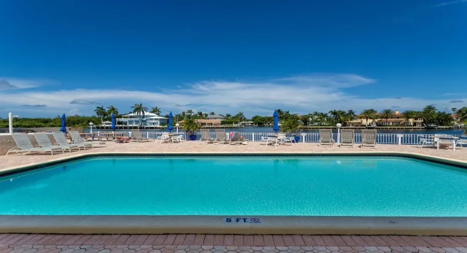 DIRECT WATER FRONT COMMUNITY AND POOL