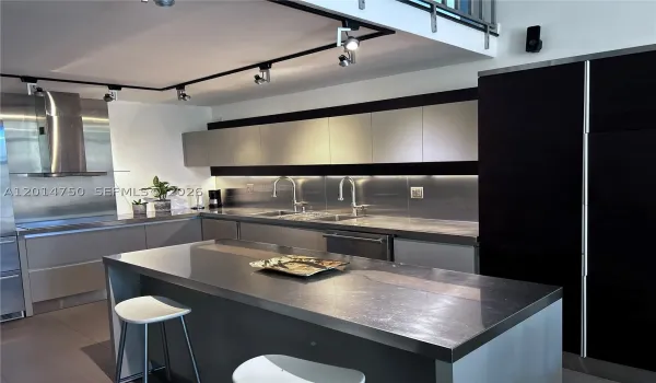 Custom Pantry and Island Snack Bar