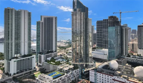 Just Listed Stunning unit in the heart of Downtown Miami by Andrea Guzman