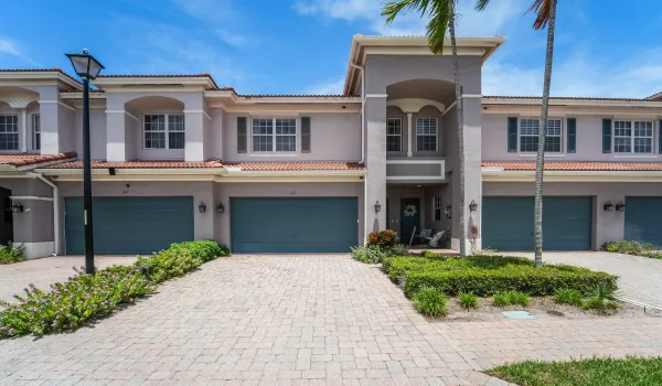 Carriage pointe-6
