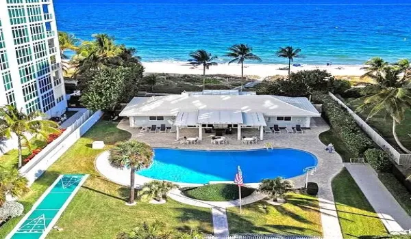 Pool/beach
