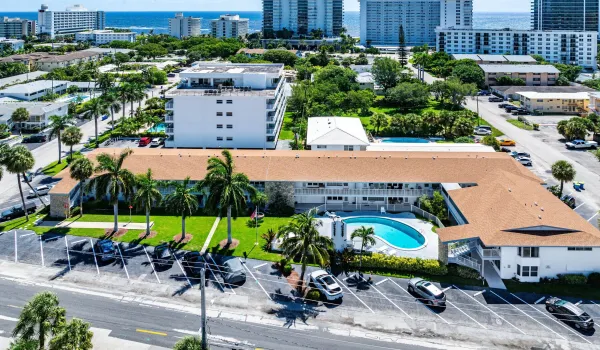 021-1110NorthRiversideDrive-23-PompanoBe