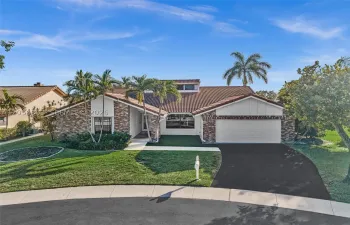 Large Driveway, Private Cul de Sac Street