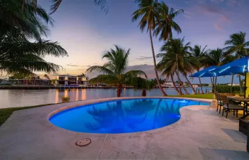 POOL_TO_VIEW_SUNSET