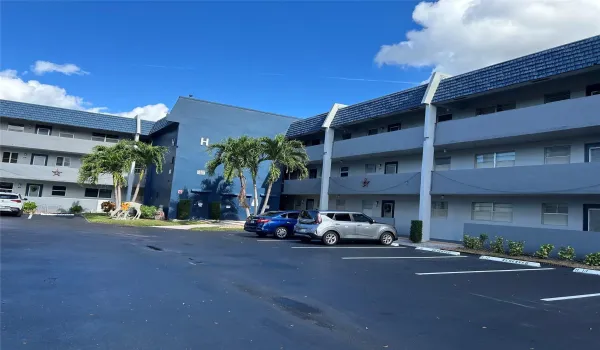 ORIOLE GOLF AND TENNIS - Building H