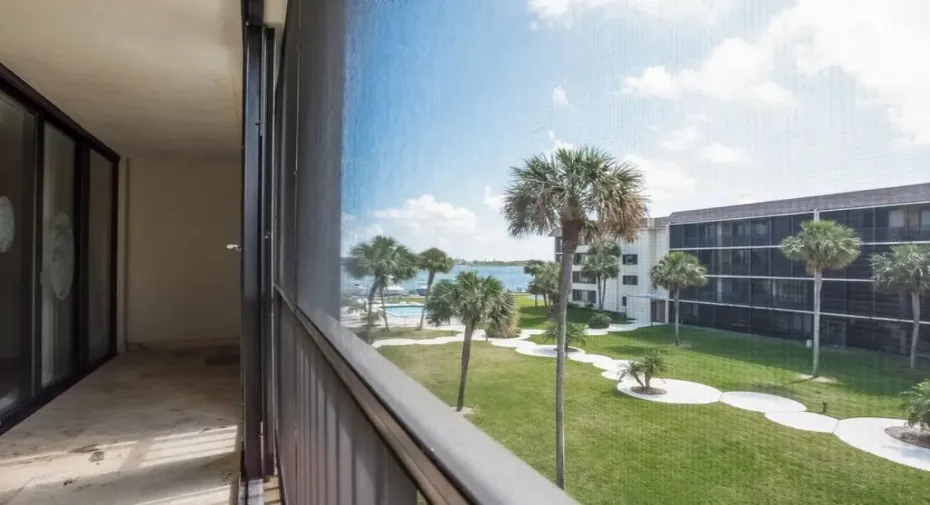 Balcony View-intracoastal