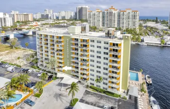 lauderdale tower aerial 3d arrow