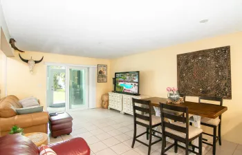LIVINGROOM