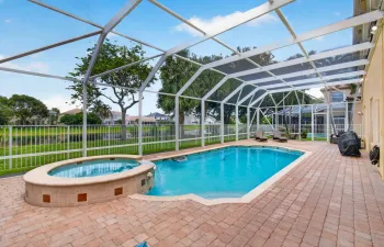Screened-in Salt Pool & Spa