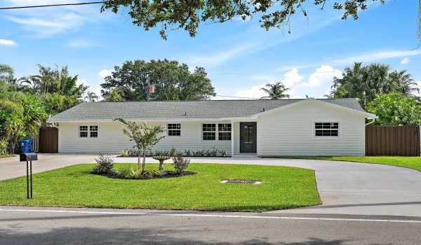 109 E Riverside Dr-24