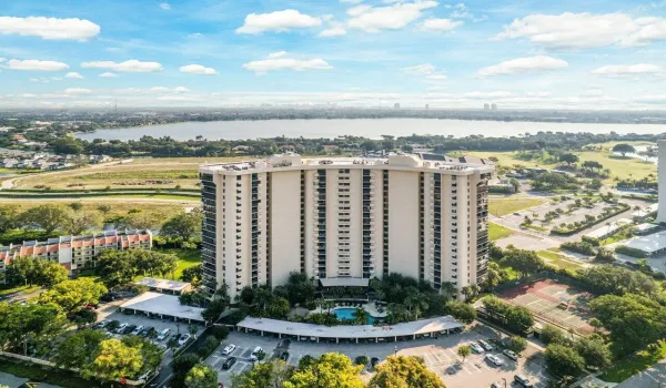 039-2450PresidentialWay-WestPalmBeach-FL
