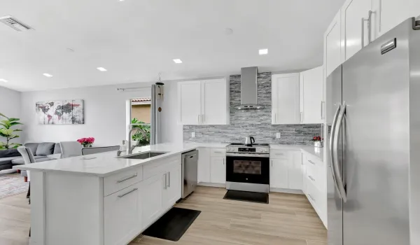 MODERN EXPANDED KITCHEN
