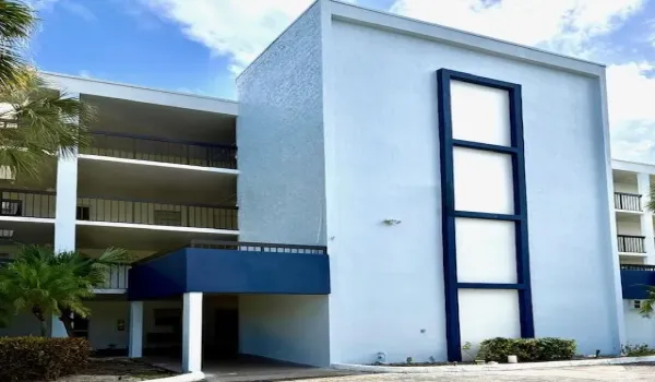 6200 RENO front