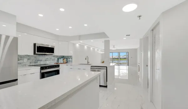 Kitchen/Living Area