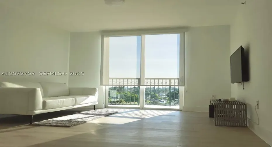 BEAUTIFUL AND BRIGHT LIVING ROOM AREA