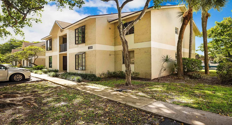 719 Gardens Dr. Unit 206-14