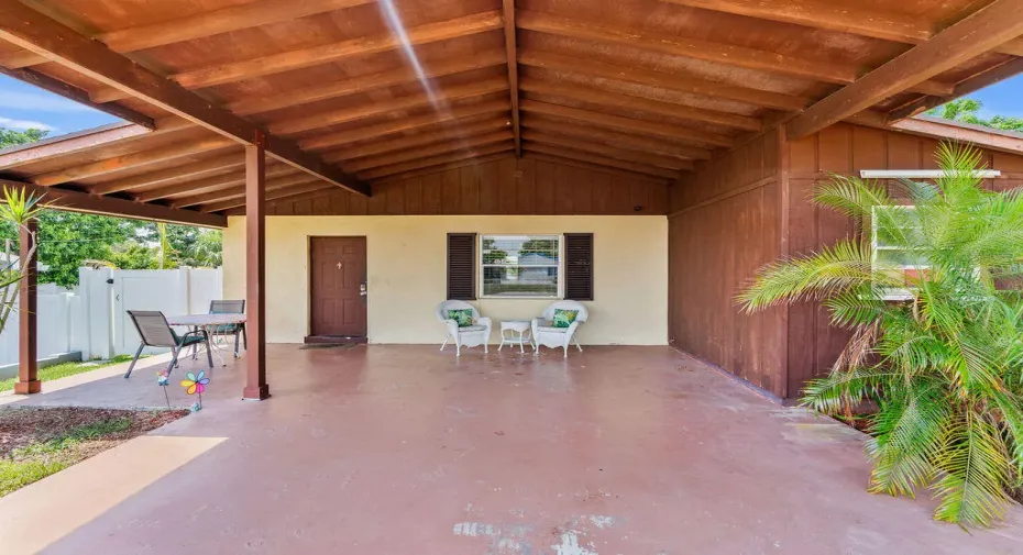 Front w 2c carport