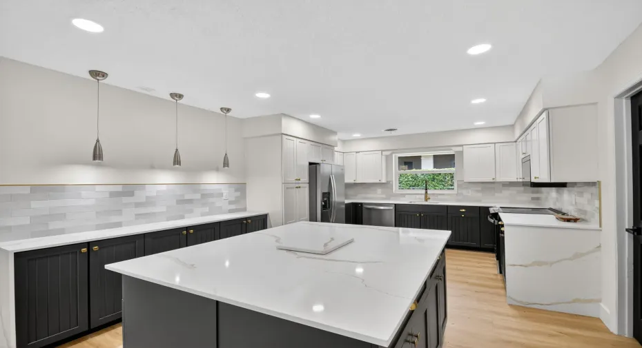 18-web-or-mls-1221 Singer Dr (18)