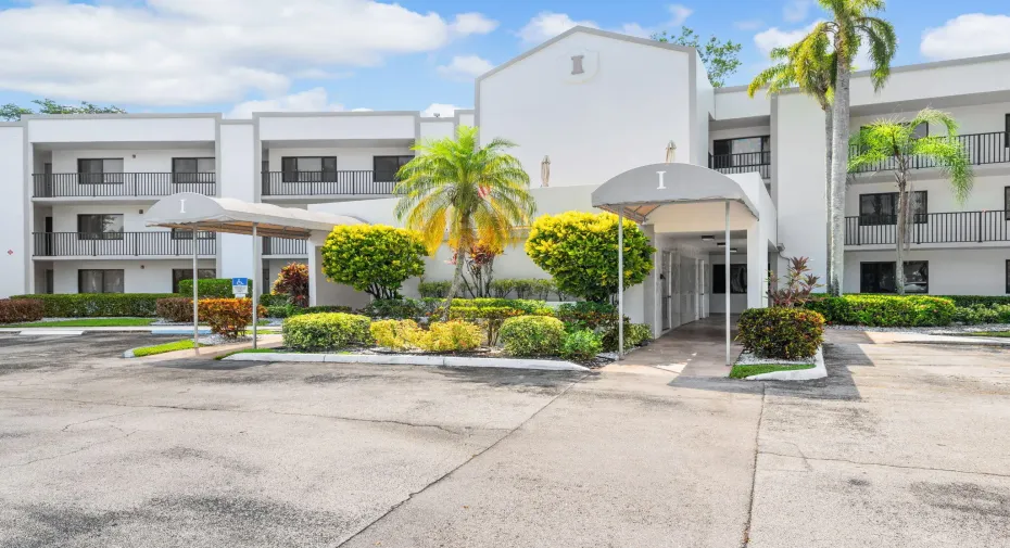 2-web-or-mls-10837 W Clairmont Cir #208