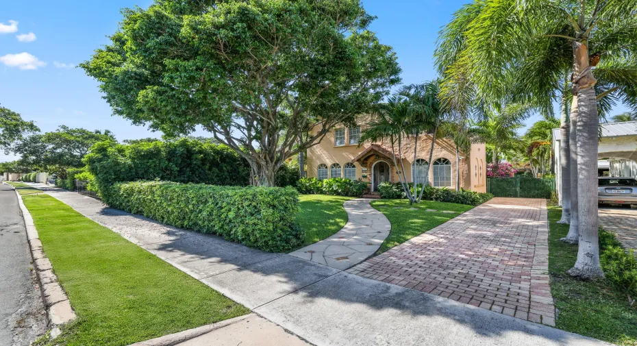 325 Greymon Drive - 1.jpg-FULL