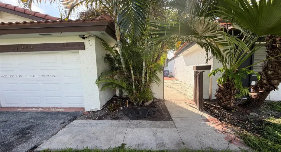 Entrance in side of the house
