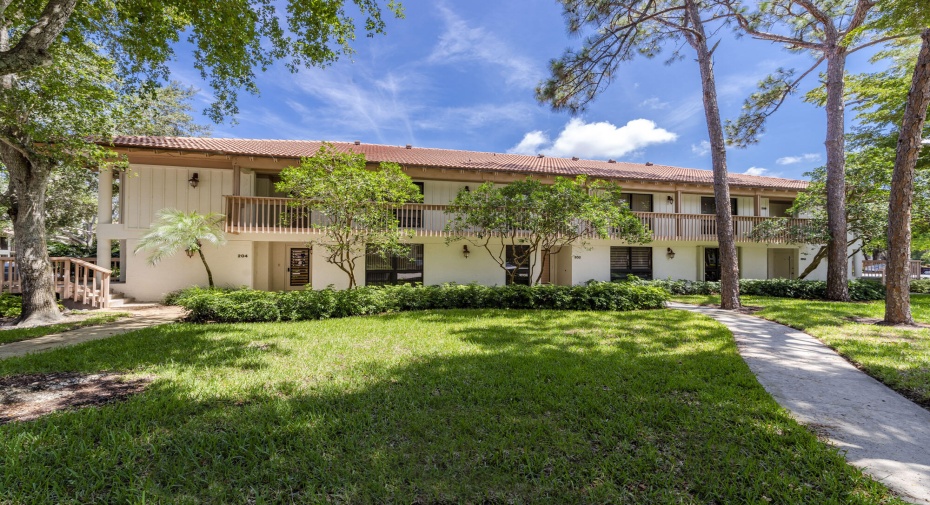 202 Brackenwood Terrace, Palm Beach Gardens, Florida 33418, 2 Bedrooms Bedrooms, ,2 BathroomsBathrooms,Condominium,For Sale,Brackenwood,1,RX-10901862
