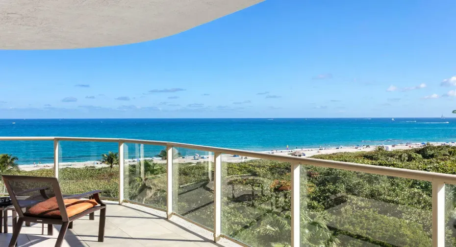 6ab large balcony east