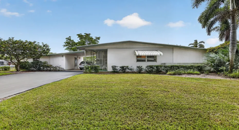 Charming Plantation home on huge lot! Lovely established neighborhood. with