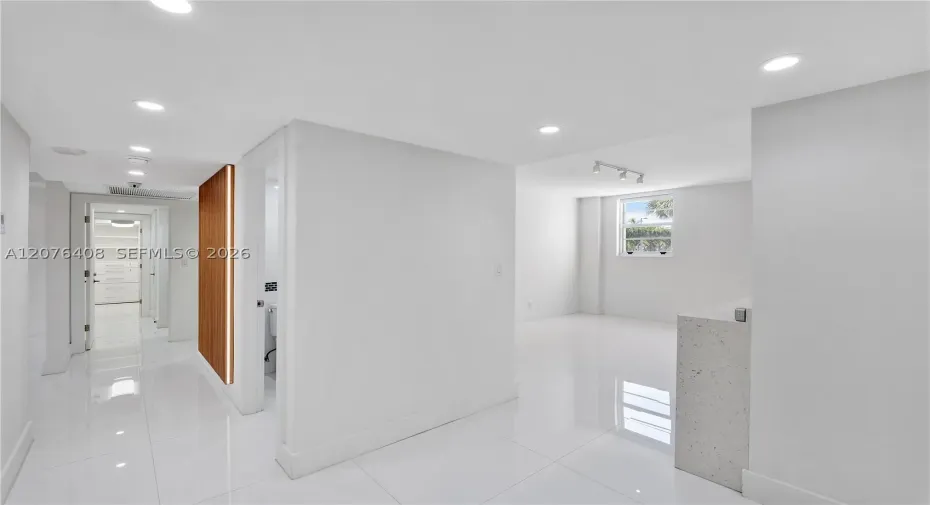 Entry to unit 104