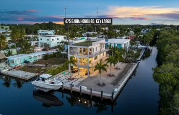 Over 200 Ft of waterfront