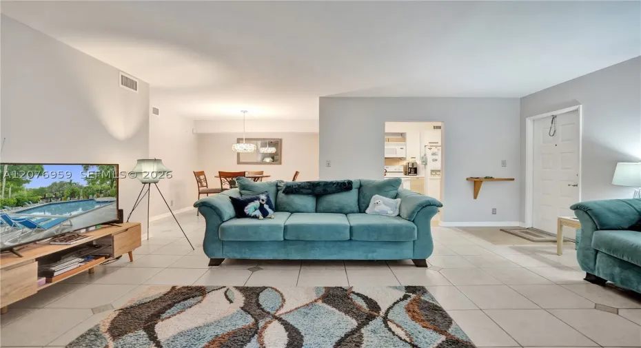 Open Modern easy living feel
