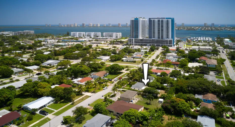 Close to new buildings and restaurants/beach