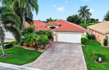 Great location! Walking distance to the beautiful Million $ Clubhouse & Fabulous Amenities