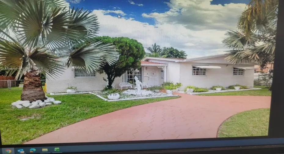 FRONT GOUSE