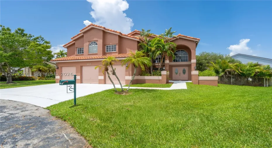 Oversized lot in quiet cul-de-sac