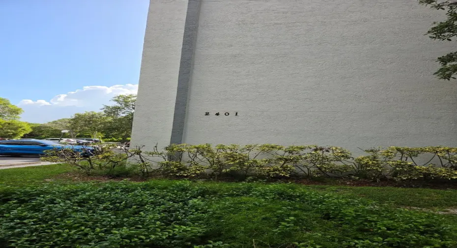 2401 RIVERSIDE APT 306 BUILDING