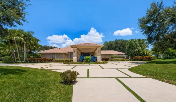 Front Entrance-Porte-Cochere
