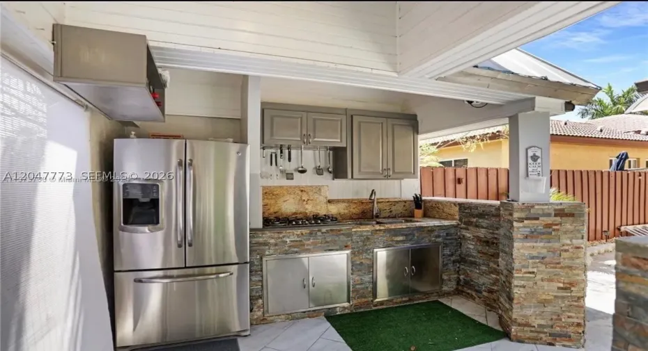 Outdoor kitchen