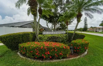 Lakeside Green Laurel Club Entrance