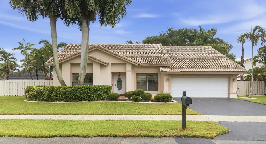 761 Greenbriar Ave, Davie, FL 33325 - 00